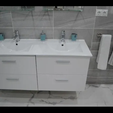 דירה Exceptional Fully Refurbished 1 Bed Apartment