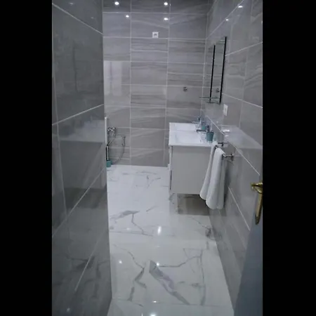Exceptional Fully Refurbished 1 Bed Apartment אליקאנטה