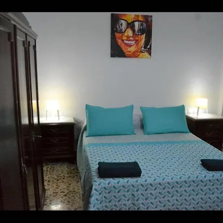 Exceptional Fully Refurbished 1 Bed Apartment * אליקאנטה